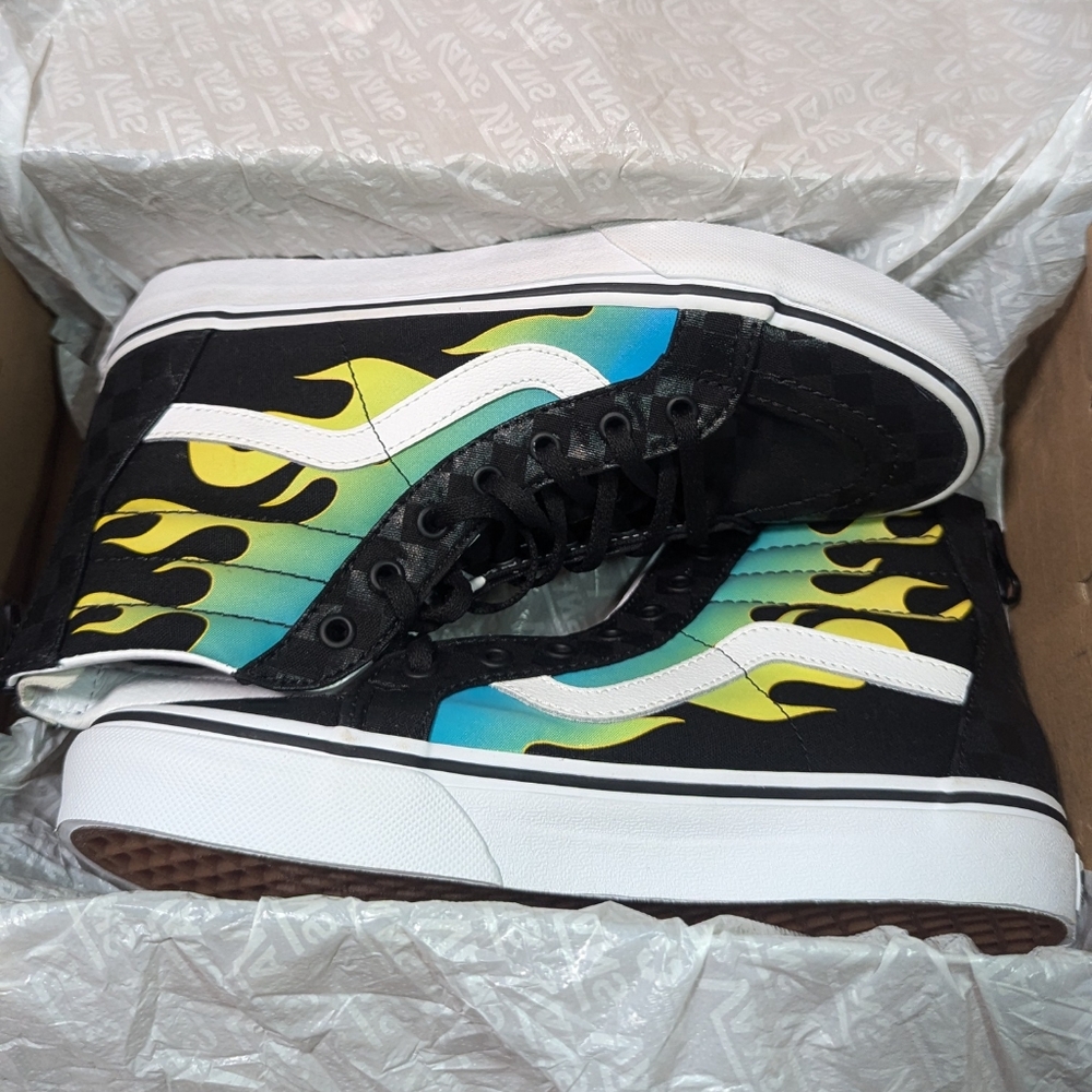 NWOT Vans SK8-Hi Zip Glow Flame/Black / True Wht High Top Youth Size5.5 Sneakers